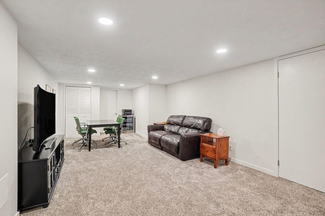 53 W 34th Street, Holland, MI 49423