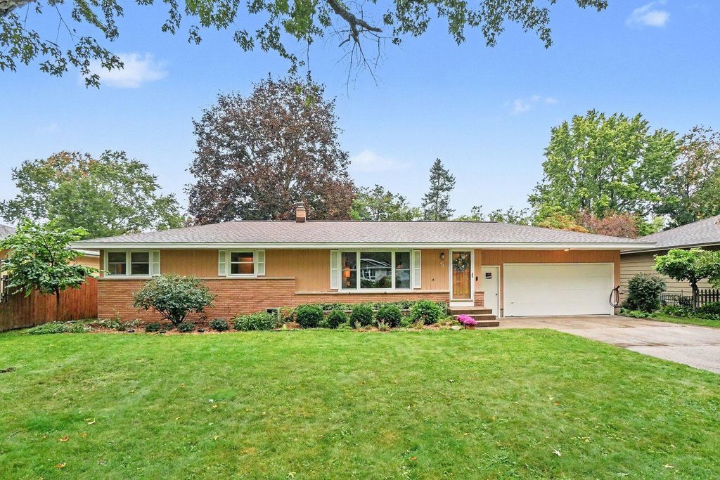 53 W 34th Street, Holland, MI 49423