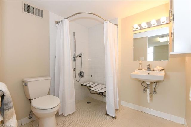 1101 N Elm Street 805, Greensboro, NC 27401