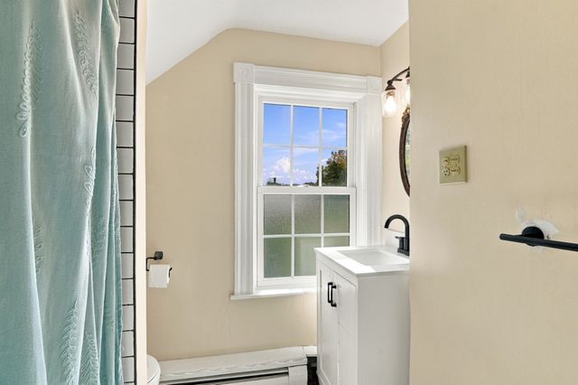 8 Orchard St, Westford, MA 01886
