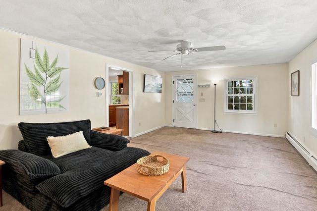 8 Orchard St, Westford, MA 01886