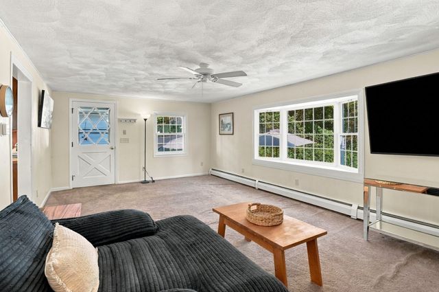 8 Orchard St, Westford, MA 01886