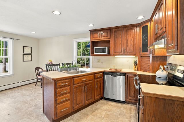 8 Orchard St, Westford, MA 01886