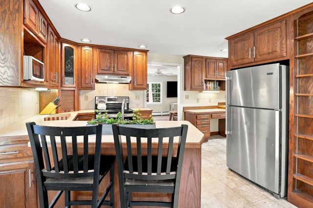 8 Orchard St, Westford, MA 01886