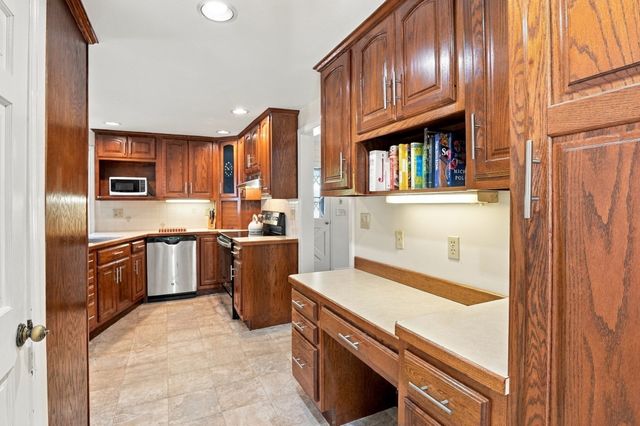 8 Orchard St, Westford, MA 01886