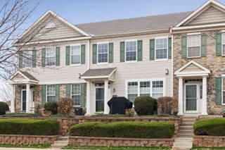 1976 Clover Ridge Drive, Chaska, MN 55318