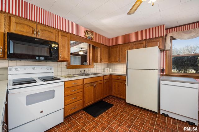 245 E LAKELAND Road, Morton, IL 61550