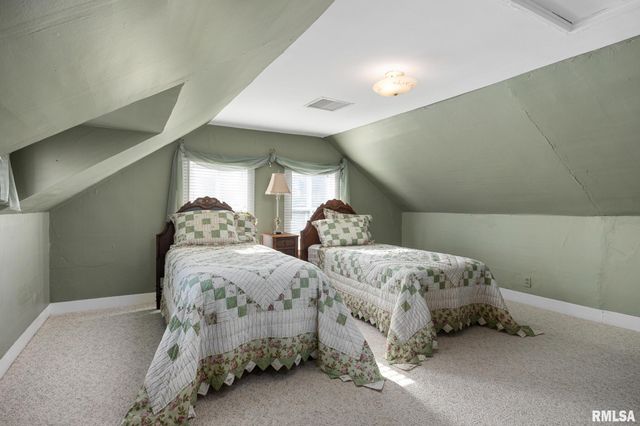 245 E LAKELAND Road, Morton, IL 61550