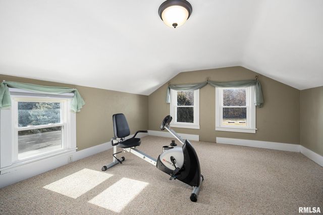 245 E LAKELAND Road, Morton, IL 61550