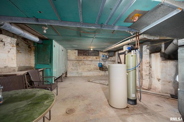 245 E LAKELAND Road, Morton, IL 61550