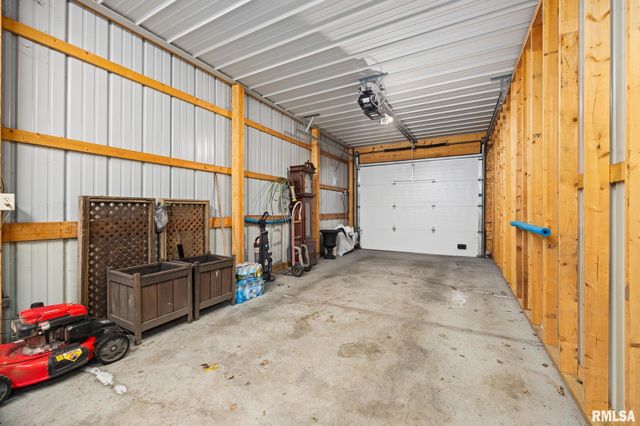 245 E LAKELAND Road, Morton, IL 61550