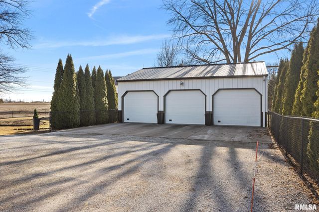 245 E LAKELAND Road, Morton, IL 61550
