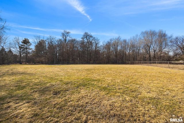 245 E LAKELAND Road, Morton, IL 61550