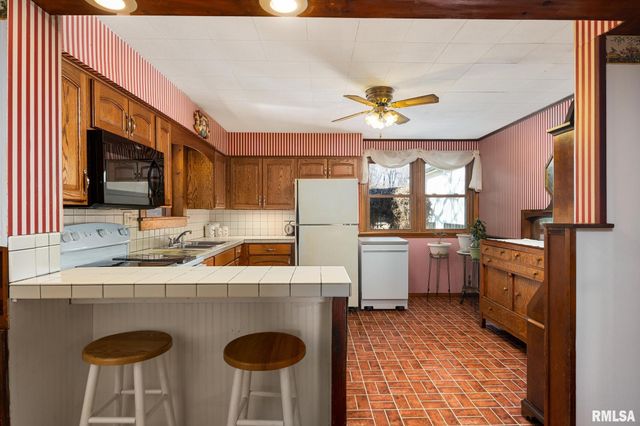 245 E LAKELAND Road, Morton, IL 61550