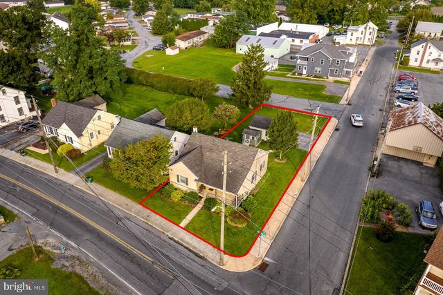 102 S MARKET ST, Ephrata, PA 17522