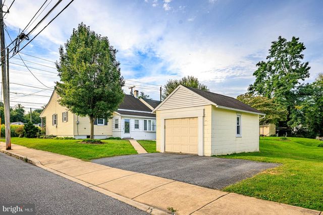 102 S MARKET ST, Ephrata, PA 17522
