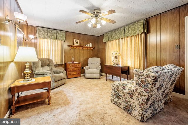 102 S MARKET ST, Ephrata, PA 17522