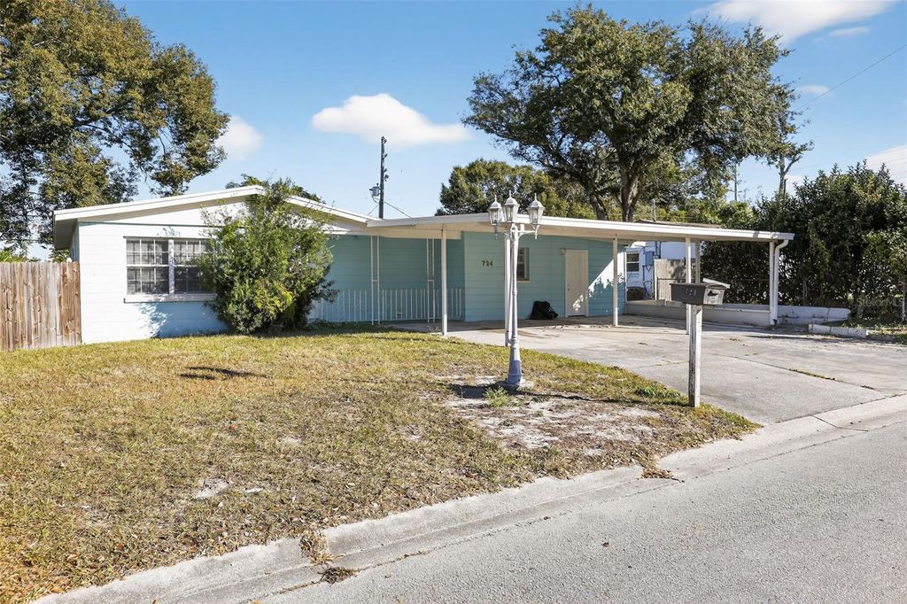 Image 3 of property listing at 724 OAKLANDO DRIVE, Altamonte Springs, FL 32714