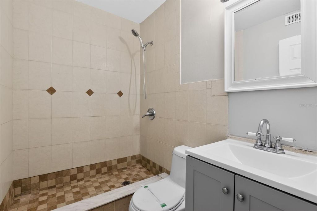 Image 21 of property listing at 724 OAKLANDO DRIVE, Altamonte Springs, FL 32714