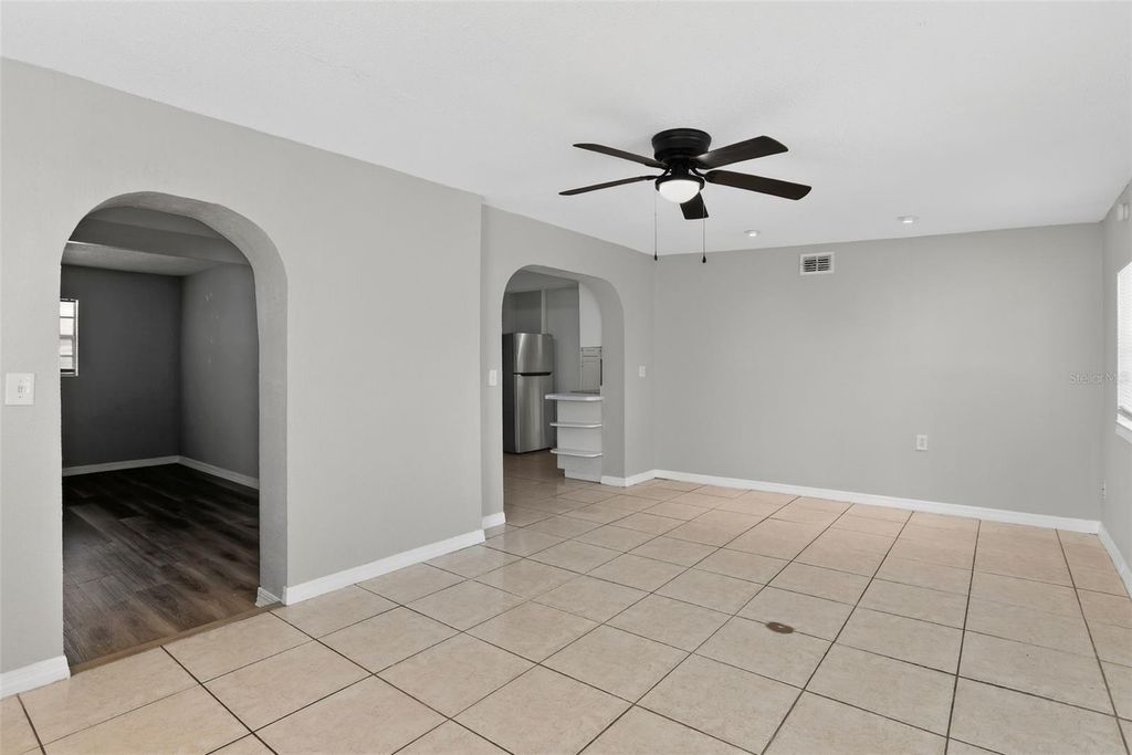 Image 9 of property listing at 724 OAKLANDO DRIVE, Altamonte Springs, FL 32714