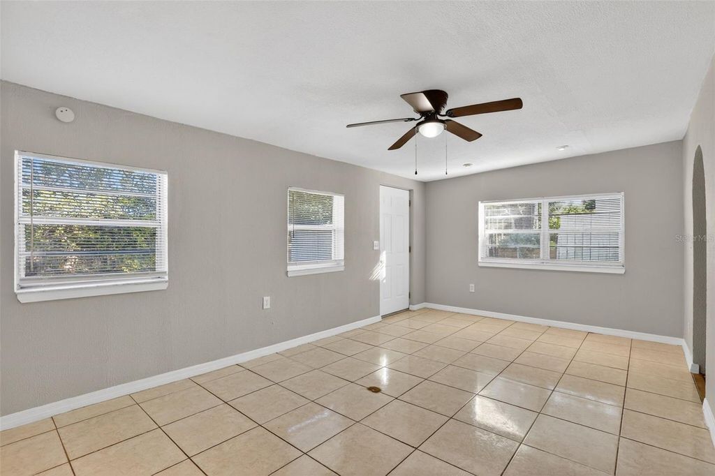 Image 10 of property listing at 724 OAKLANDO DRIVE, Altamonte Springs, FL 32714