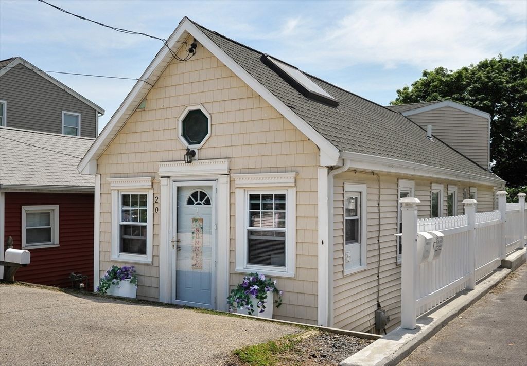 20 Hillside Rd, Hull, MA 02045