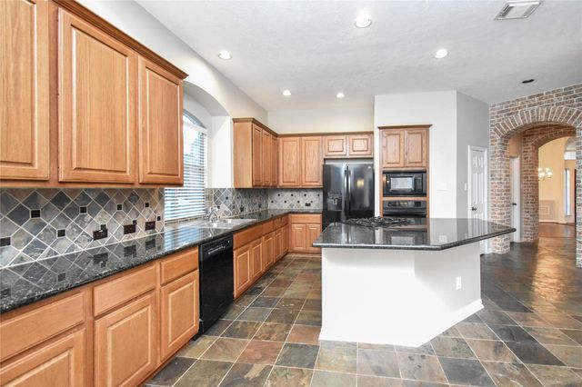 10 E Artist Grove Circle, The Woodlands, TX 77382