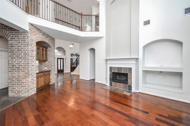 10 E Artist Grove Circle, The Woodlands, TX 77382