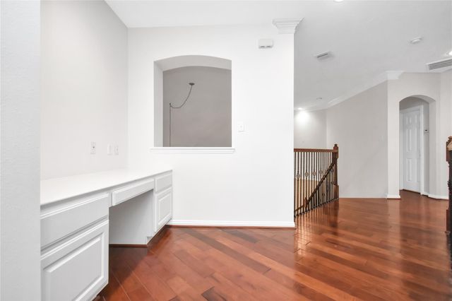 10 E Artist Grove Circle, The Woodlands, TX 77382