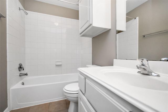 10 E Artist Grove Circle, The Woodlands, TX 77382