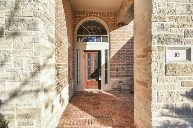 10 E Artist Grove Circle, The Woodlands, TX 77382