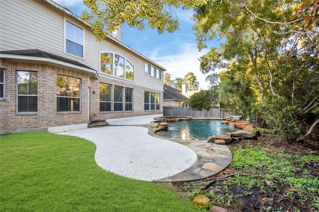 10 E Artist Grove Circle, The Woodlands, TX 77382