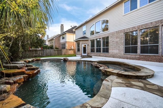 10 E Artist Grove Circle, The Woodlands, TX 77382