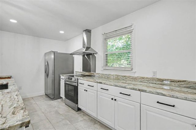 815 Pine Harbor DR, Norfolk, VA 23502
