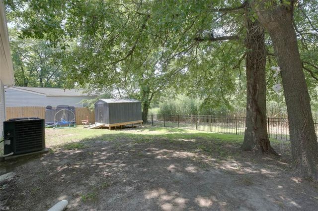 815 Pine Harbor DR, Norfolk, VA 23502