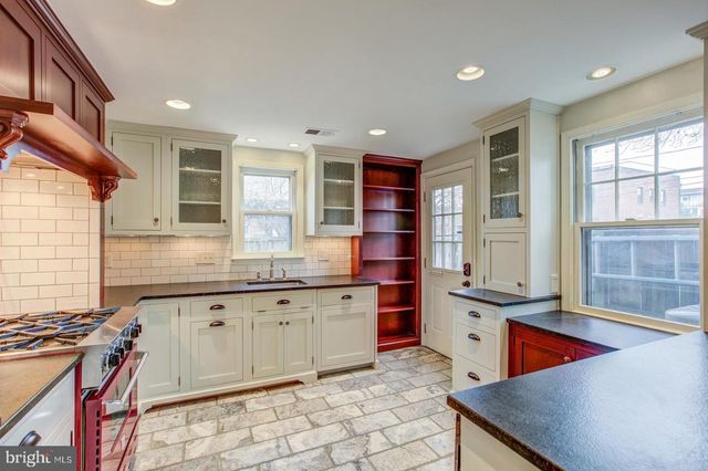 1022 ORONOCO, Alexandria, VA 22314