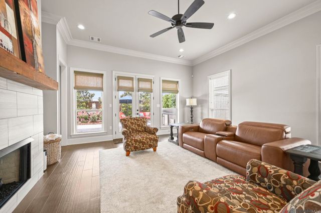 38185 Meadow Rue Dr, Prairieville, LA 70769
