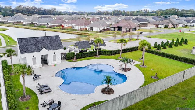 38185 Meadow Rue Dr, Prairieville, LA 70769