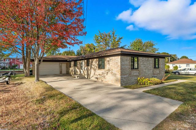 2037 W Park Drive, Algonac, MI 48001