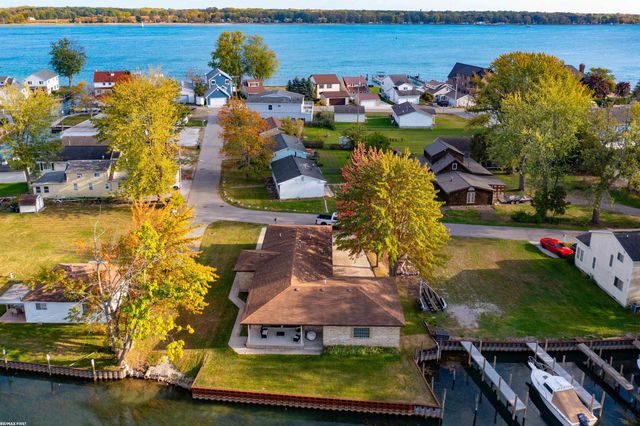 2037 W Park Drive, Algonac, MI 48001