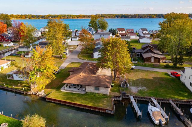 2037 W Park Drive, Algonac, MI 48001