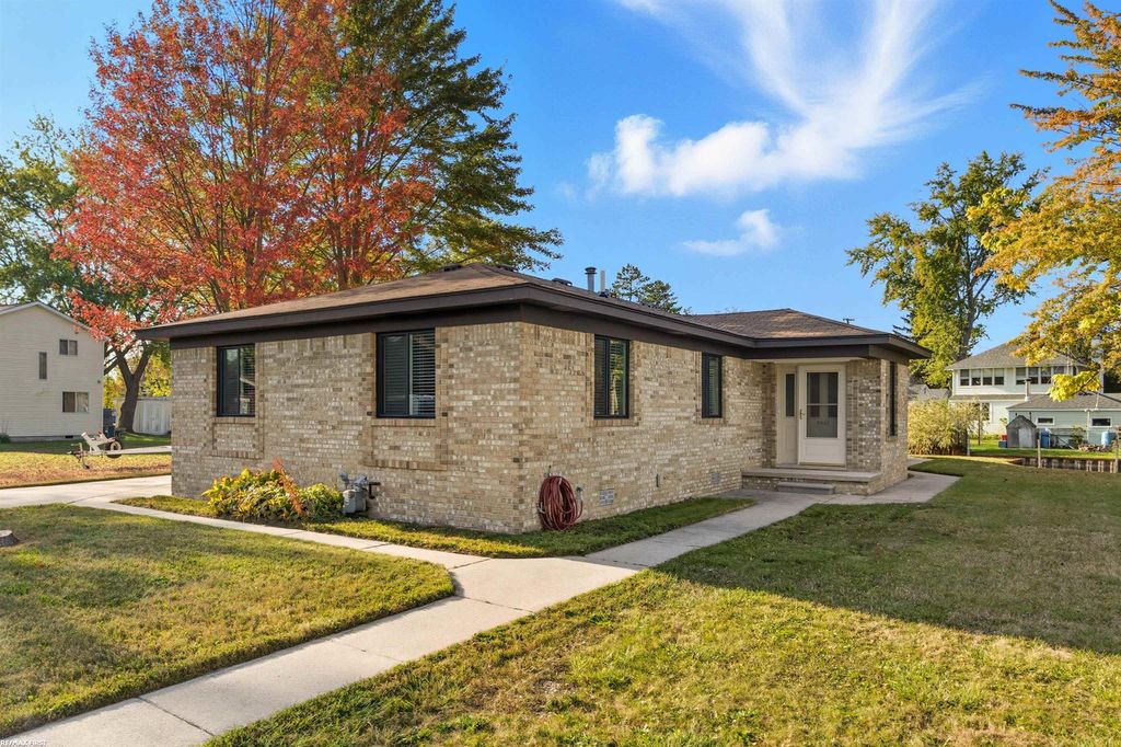 2037 W Park Drive, Algonac, MI 48001