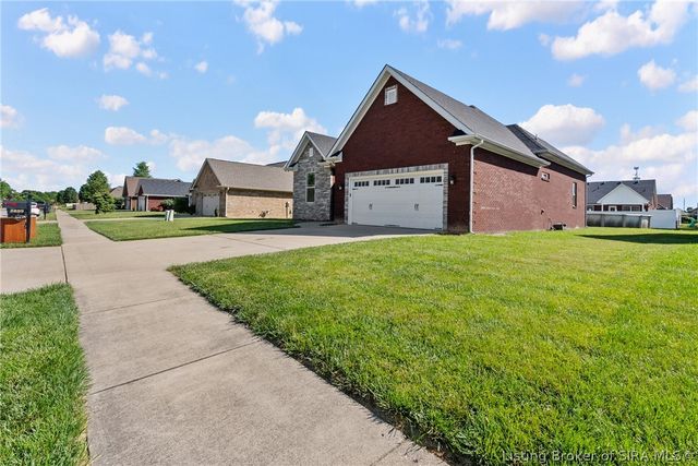 5609 Buckthorne Drive, Jeffersonville, IN 47130