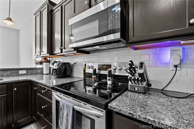 5609 Buckthorne Drive, Jeffersonville, IN 47130