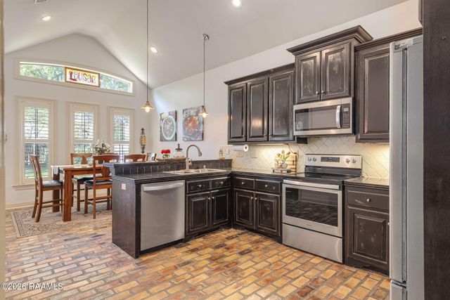 201 Dustin Circle, Broussard, LA 70518