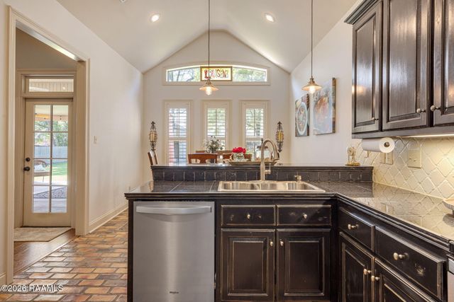 201 Dustin Circle, Broussard, LA 70518