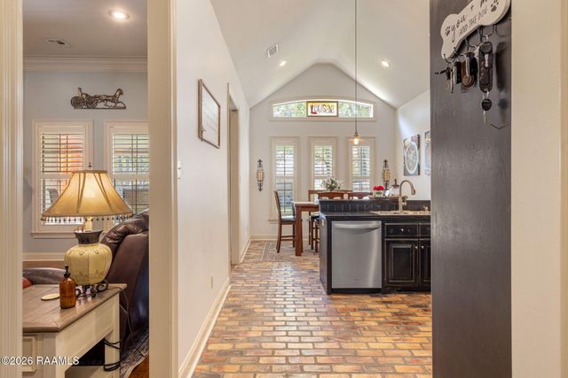 201 Dustin Circle, Broussard, LA 70518