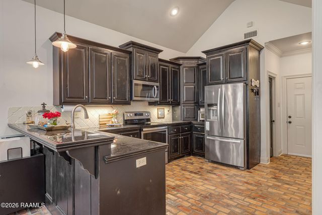 201 Dustin Circle, Broussard, LA 70518