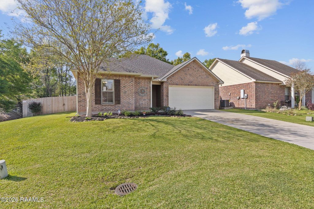 201 Dustin Circle, Broussard, LA 70518