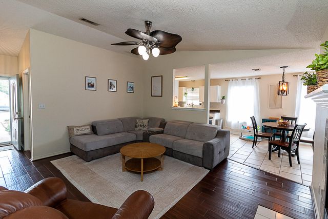 46 Stowe Road, Mary Esther, FL 32569